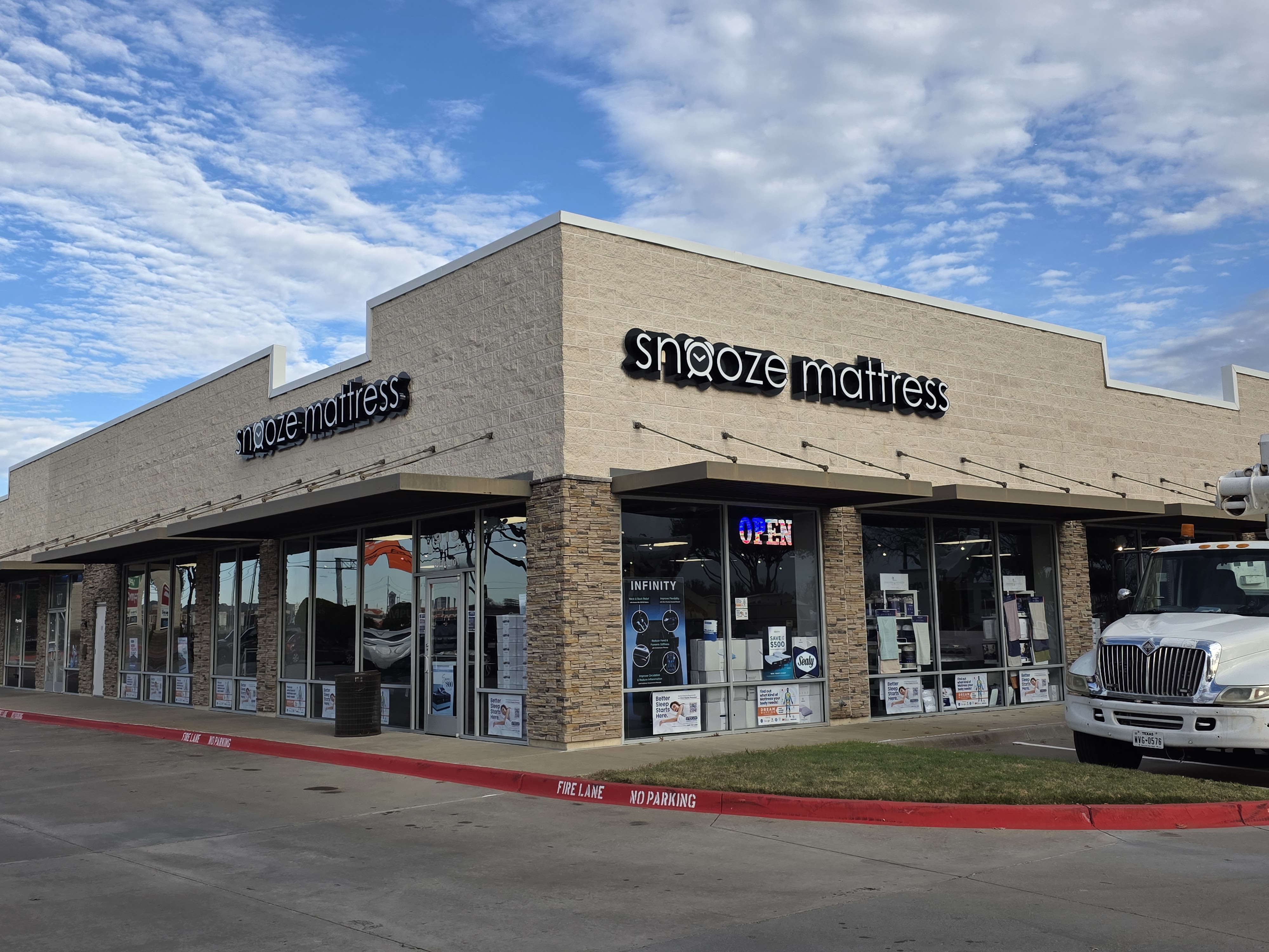 Snooze Mattress + Wellness 